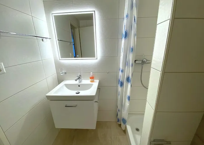 Adler 82 * لوكباد